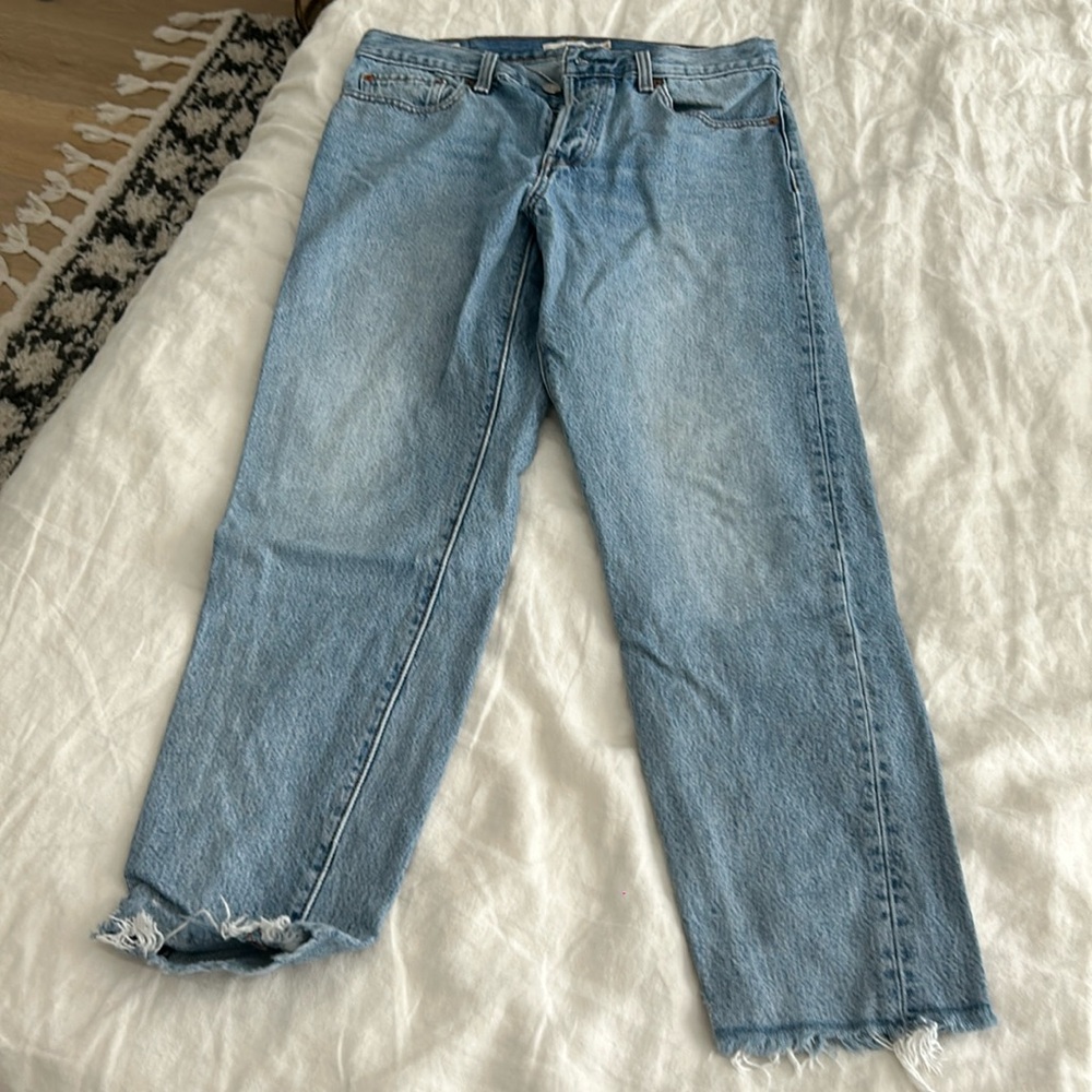 LEVI'S LT WASH WEDGIE JEANS, SIZE 29
